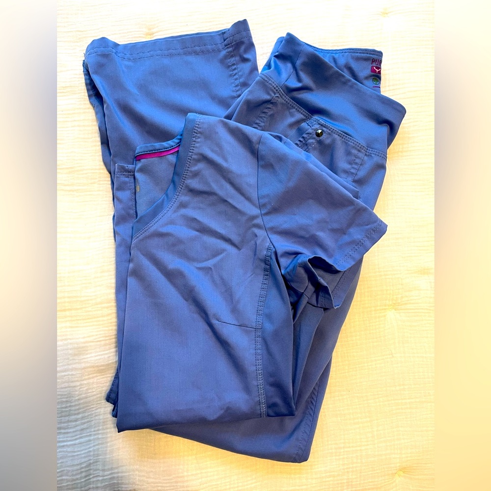 Purple Label Yoga by Healing Hands Ciel Blue Scrub Set. Size XS